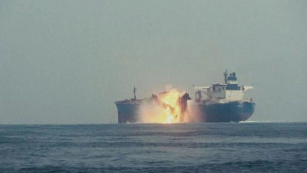 Yemen'deki Husiler duyurdu! Kızıldeniz'de 2 Amerikan gemisi vuruldu - 2. Resim