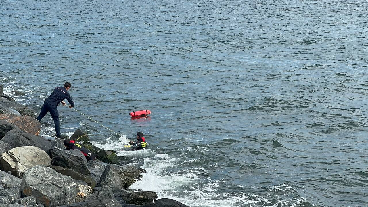 Zeytinburnu'nda denize giren çocuk kayboldu! Ekipler seferber oldu Zeytinburnu'nda denize giren çocuk kayboldu! Ekipler seferber oldu - 1. Resim