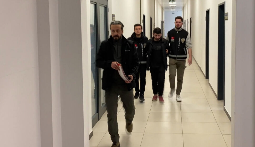 Abisini boğazını keserek öldürdü! Başına gelenler kan dondurdu: Bana annemin iç çamaşırlarını giydirip... - 1. Resim