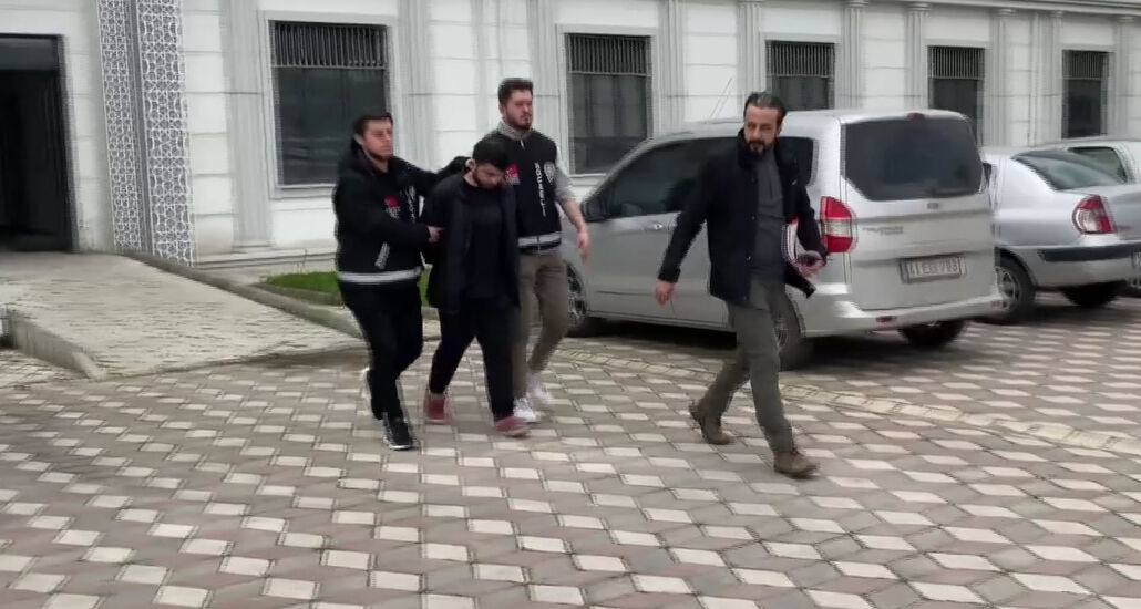 Abisini boğazını keserek öldürdü! Başına gelenler kan dondurdu: Bana annemin iç çamaşırlarını giydirip... - 2. Resim