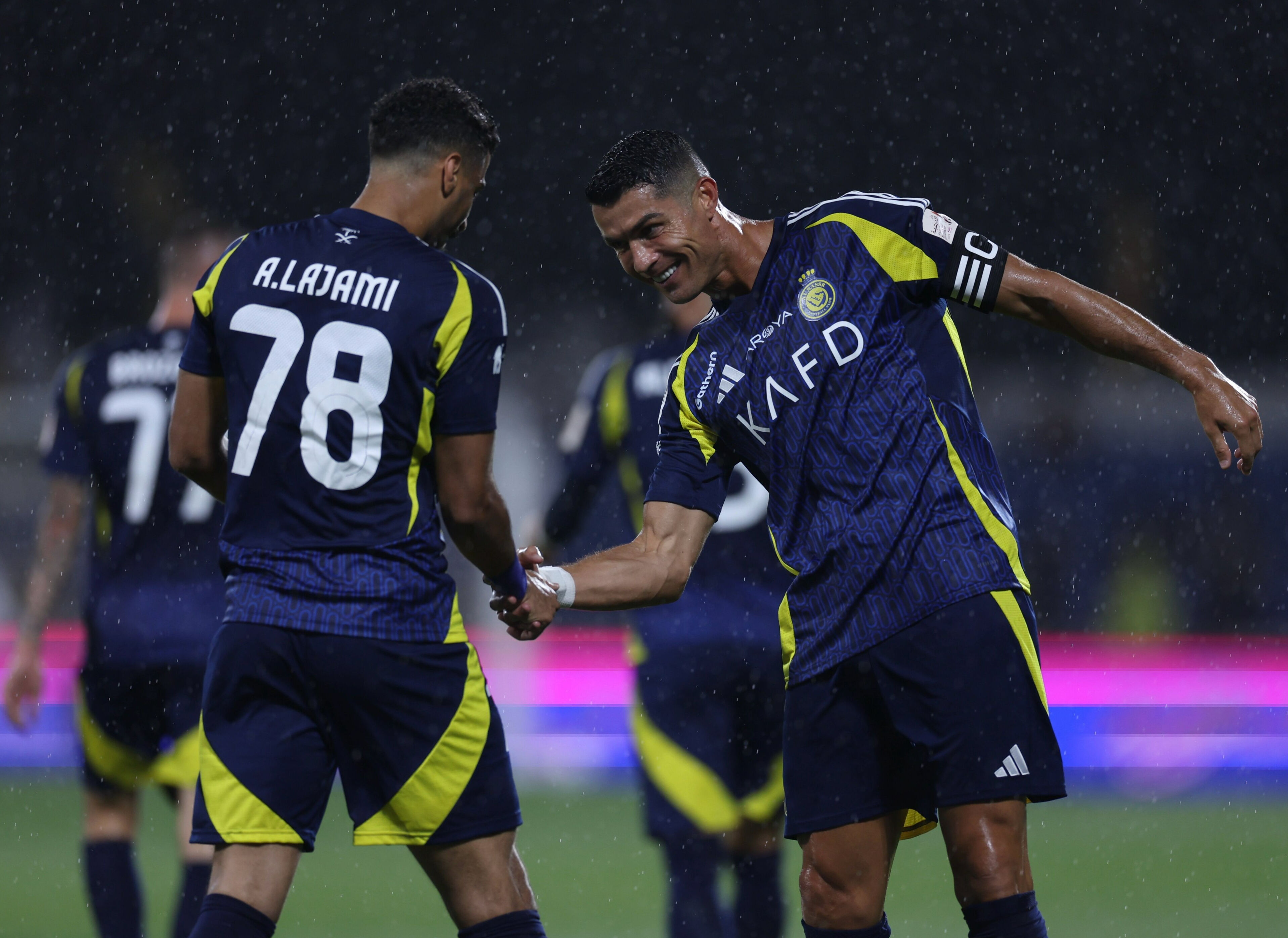 Cristiano Ronaldo'nun mesajlarını ifşa etti! Yıldız isme büyük şok! 