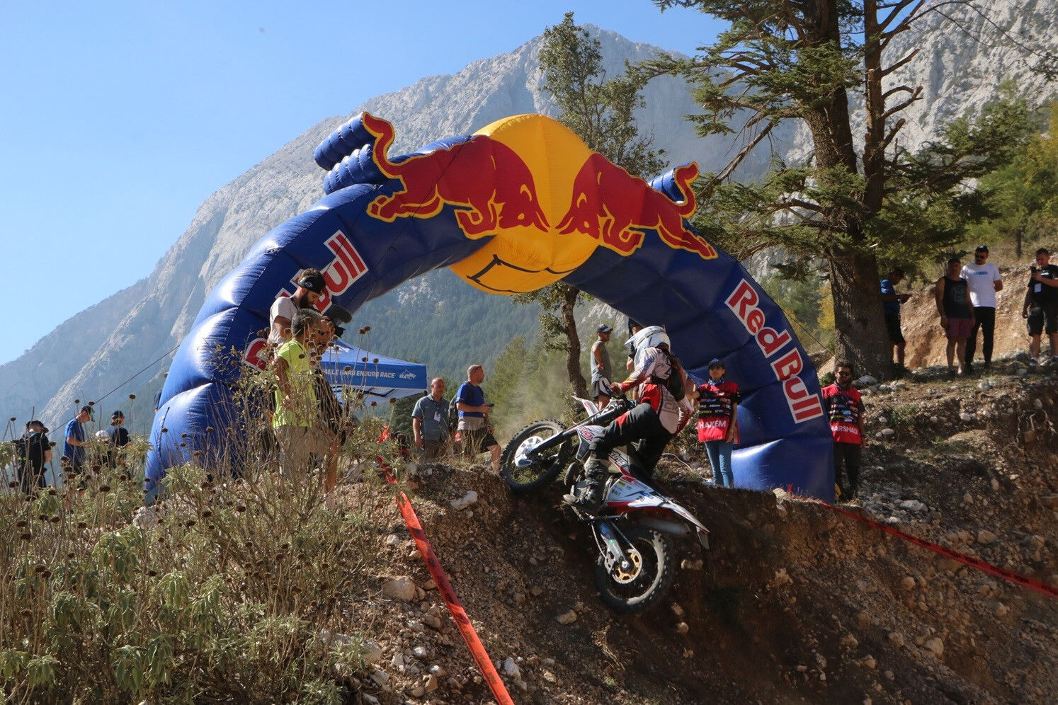 Sea To Sky Enduro Motosiklet Yarışı'nda ikinci gün sona erdi! Orman etabında lider Wade Young - 1. Resim