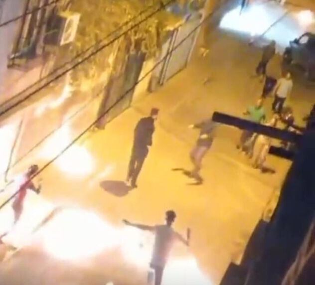 Şiddet uyguladığı eşi babasının evine kaçınca molotofla saldırdı Şiddet uyguladığı eşi babasının evine kaçınca molotofla saldırdı - 3. Resim