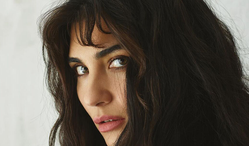 Tuğba Büyüküstün upuzun saçlarına acımadı, kendi elleriyle kesti Tuğba Büyüküstün upuzun saçlarına acımadı, kendi elleriyle kesti - 1. Resim