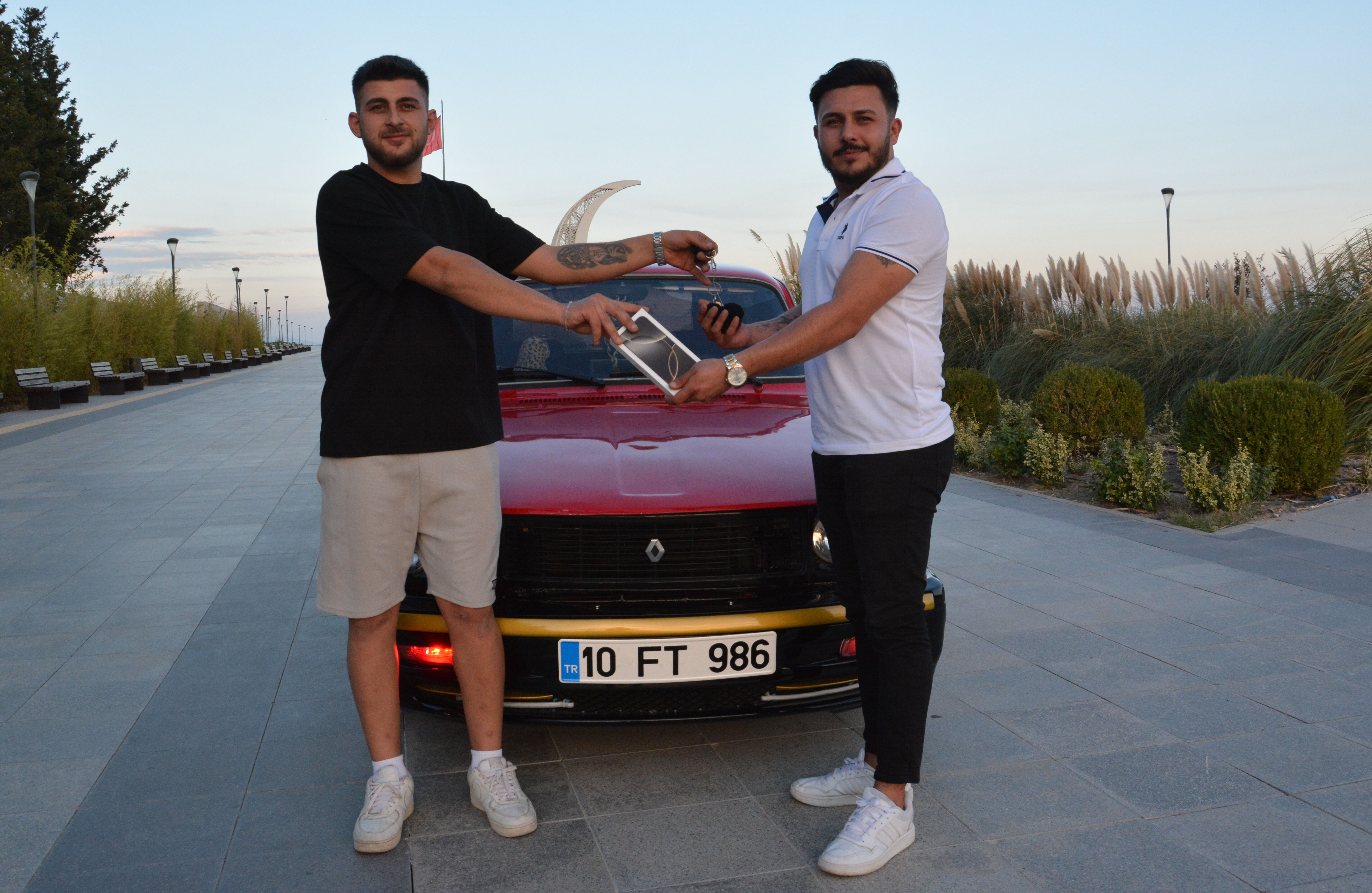 Yok böyle takas! Iphone 16 Pro ile Toros'u takas ettiler Yok böyle takas! Iphone 16 Pro ile Toros'u takas ettiler - 1. Resim