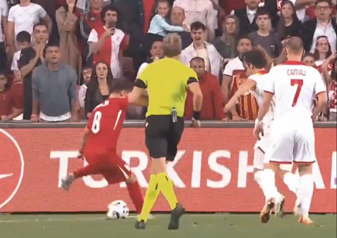 Arda Güler, Karadağlı yıldızın belini kırdı, İspanyollar coştu! Ancelotti'ye büyük sitem Arda Güler, Karadağlı yıldızın belini kırdı, İspanyollar coştu! Ancelotti'ye büyük sitem - 3. Resim