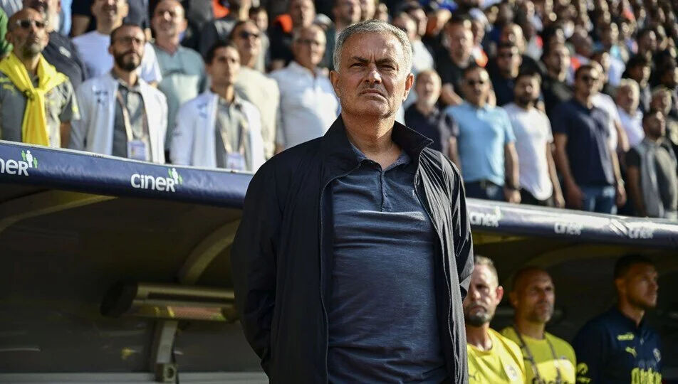 Fenerbahçe'de yoğun fikstür öncesi Mourinho'dan rotasyon planı! - 2. Resim