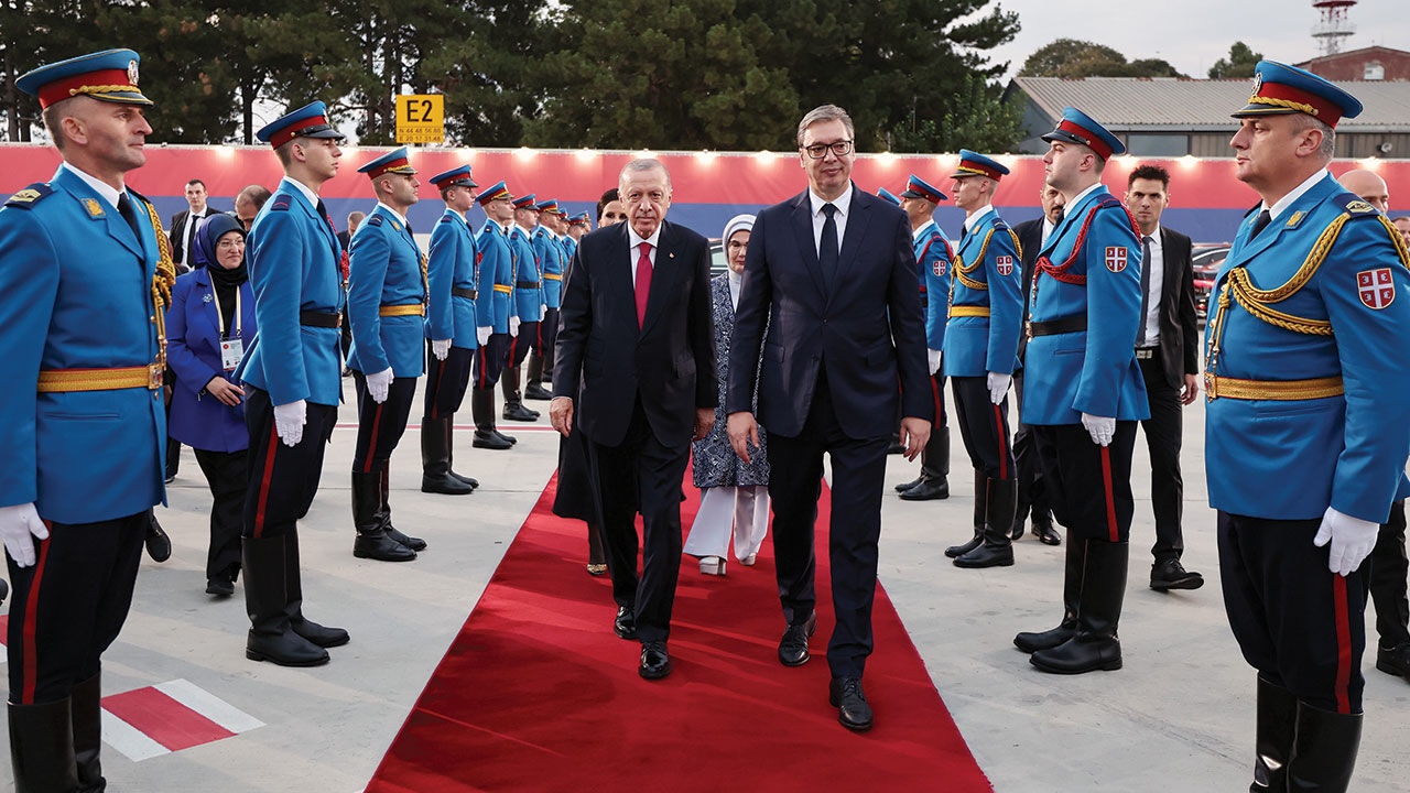 Cumhurbaşkanı Erdoğan, Arnavutluk ve Sırbistan dönüşü uçakta soruları cevapladı! Erdoğan, Bahçeli'nin DEM hamlesi için ne dedi? - 4. Resim