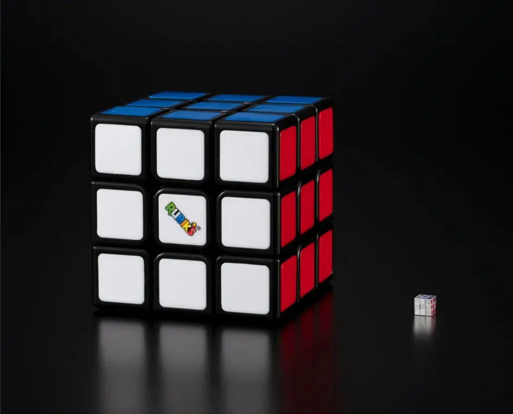 Dünyanın en küçük Rubik Küpü tanıtıldı! Fiyatı dudak uçuklattı - 1. Resim