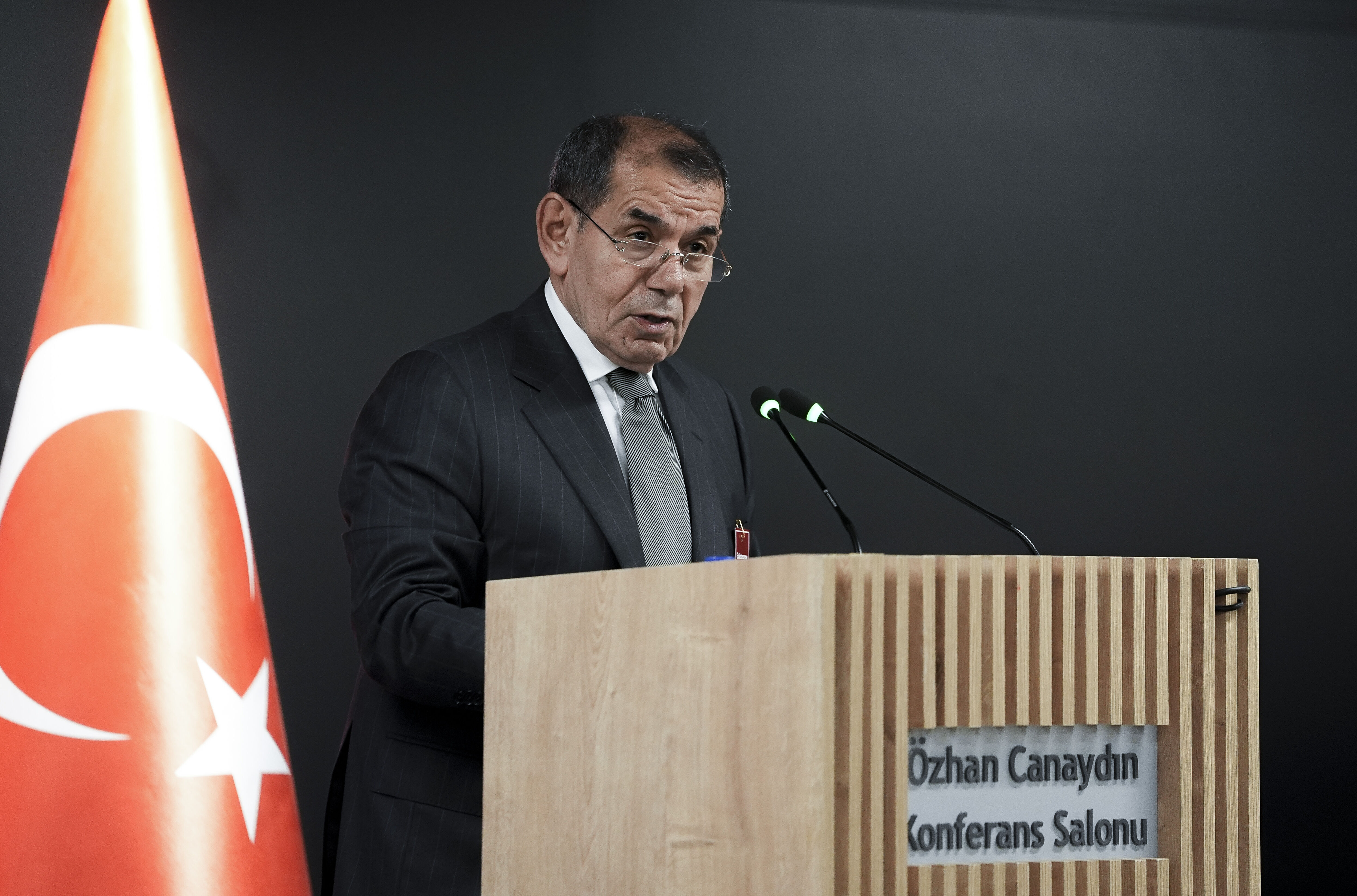 Galatasaray 3 heykel dikecek! Dursun Özbek projenin detaylarını açıkladı Galatasaray 3 heykel dikecek! Dursun Özbek projenin detaylarını açıkladı - 1. Resim