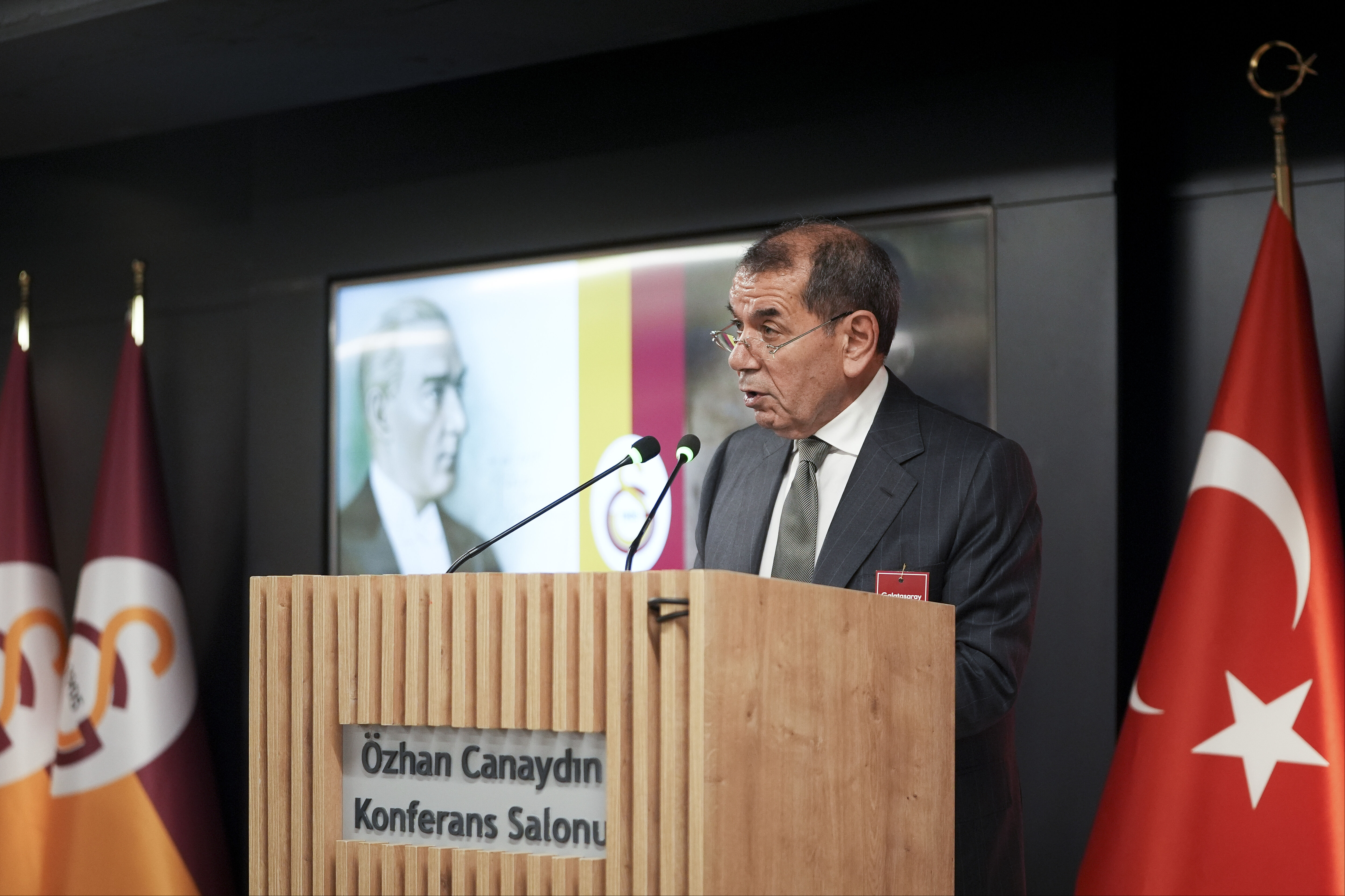 Galatasaray 3 heykel dikecek! Dursun Özbek projenin detaylarını açıkladı Galatasaray 3 heykel dikecek! Dursun Özbek projenin detaylarını açıkladı - 2. Resim