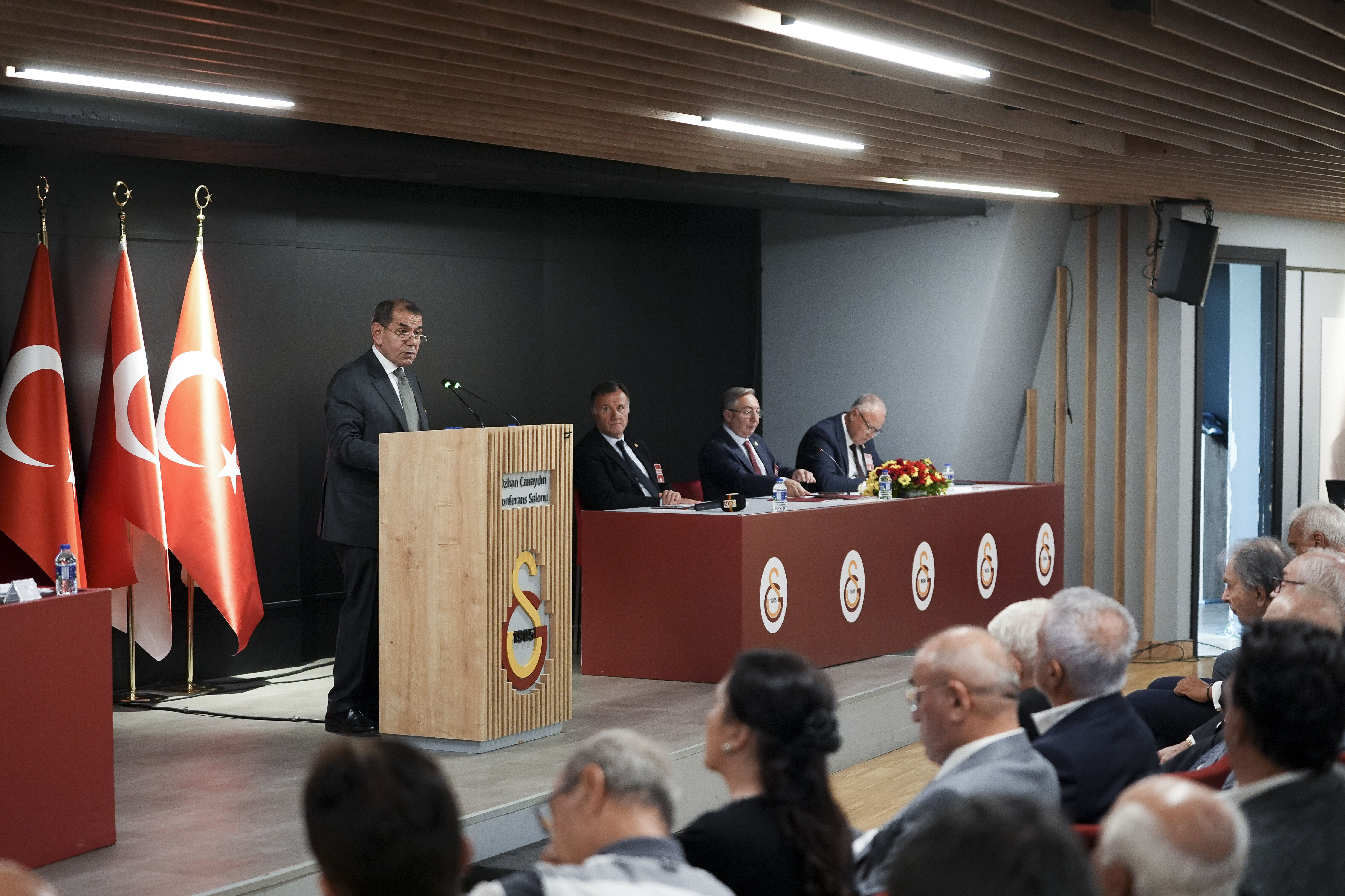 Galatasaray 3 heykel dikecek! Dursun Özbek projenin detaylarını açıkladı Galatasaray 3 heykel dikecek! Dursun Özbek projenin detaylarını açıkladı - 4. Resim