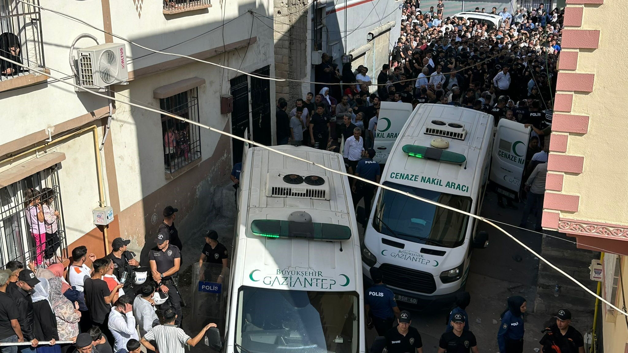 Gaziantep'te aile katliamı: Eşi ve 4 çocuğunu öldürüp canına kıydı - 6. Resim