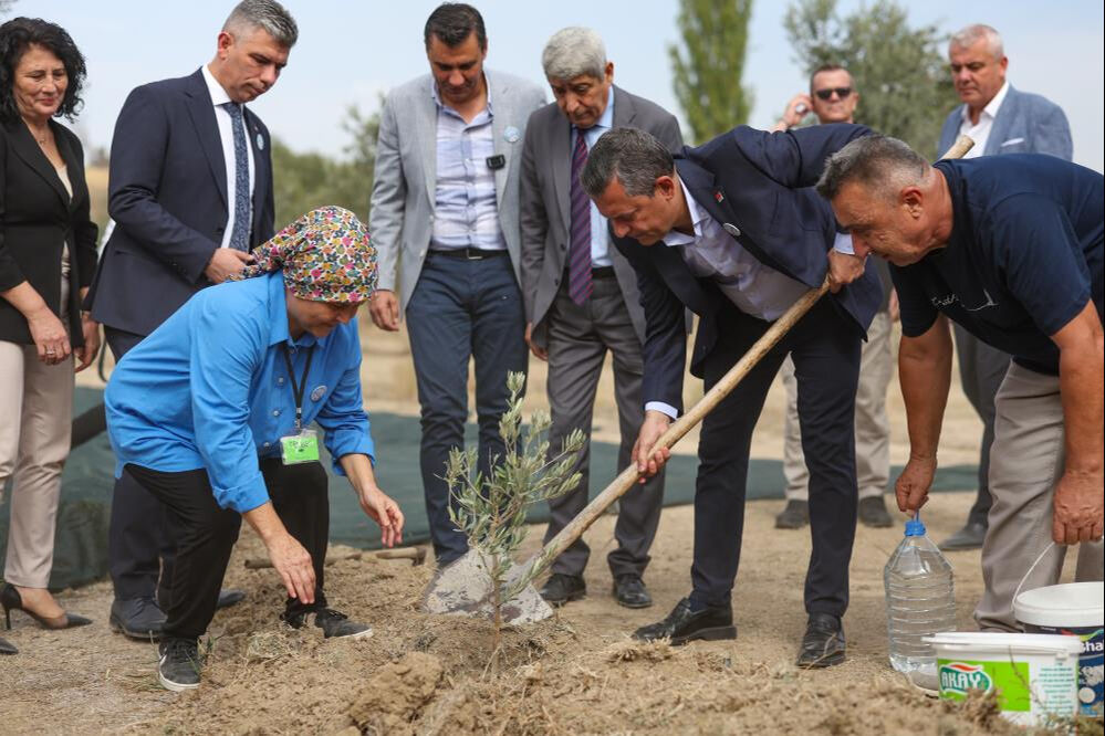 Özgür Özel'den 'savunma sanayi vergisi'ne sert tepki! Savaş filan çıkmayacak; sen yoksullukla savaş - 3. Resim