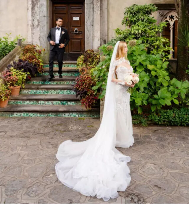 Reynmen ile Emire Cansu Kurtaran evlendi! Gelinliği sosyal medyayı ikiye böldü - 3. Resim