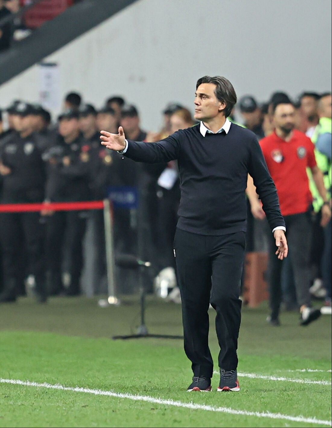 Türkiye'nin Karadağ galibiyetini spor yazarları değerlendirdi!  Türkiye'nin Karadağ galibiyetini spor yazarları değerlendirdi!