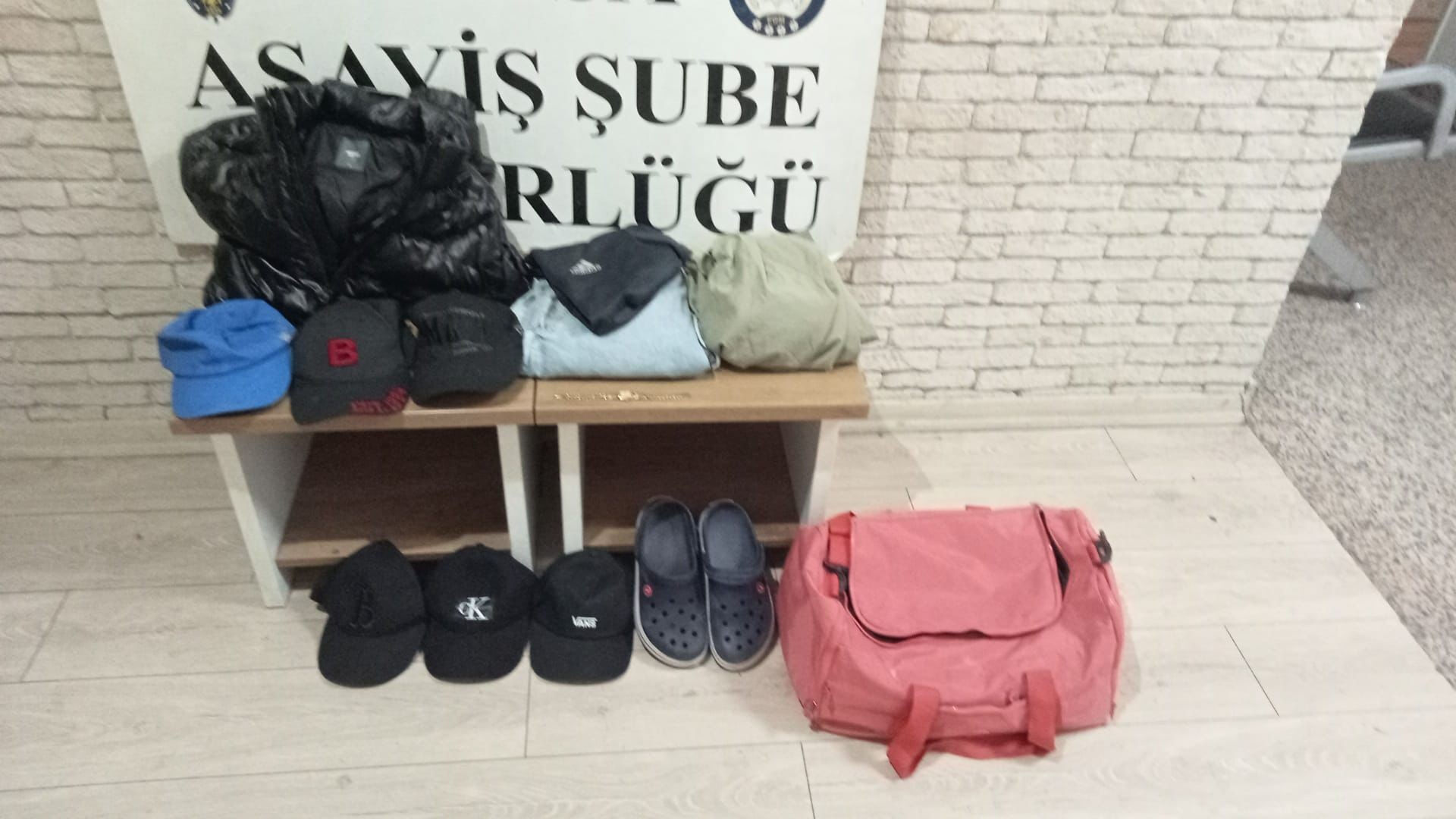 53'ten fazla vukuatı var! Suç makinasını ayakkabı yakalattı - 2. Resim