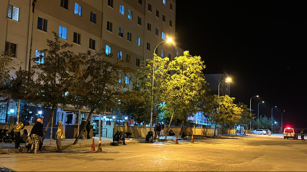 Afyonkarahisar'da deprem oldu! Çevre iller de sallandı, valilik son durumu açıkladı - 3. Resim