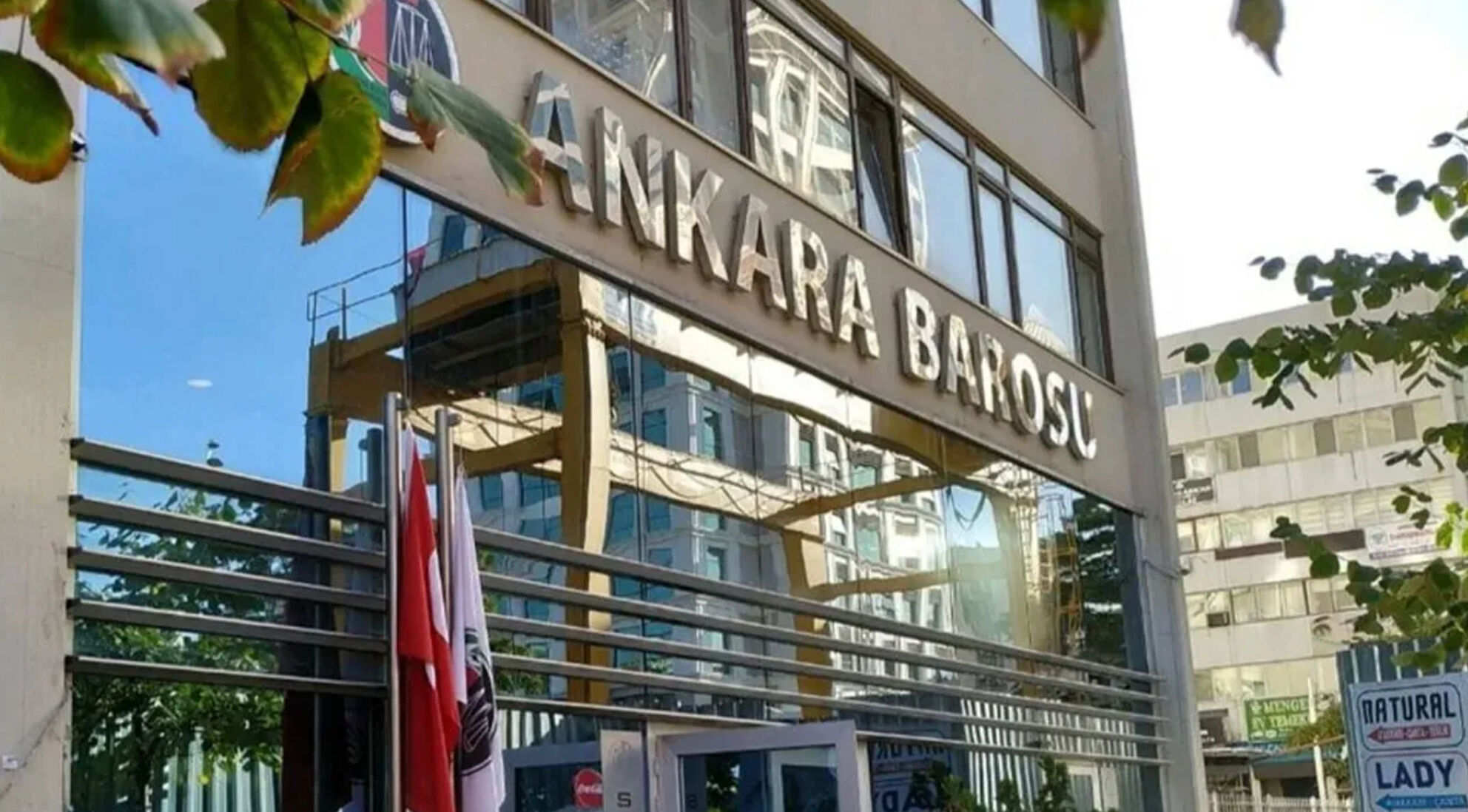 Ankara Barosu seçimlerinde yeniden başkan seçilen Mustafa Köroğlu Ankara Üniversitesi mezunu - 1. Resim