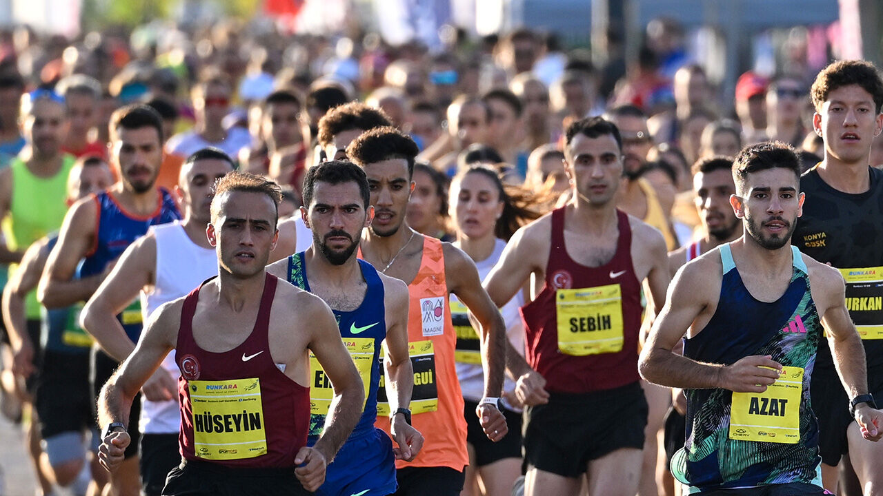 Ankara'da Runkara coşkusu! Maraton koşusuna binlerce sporcu katıldı, 46 ülke yarıştı - 1. Resim
