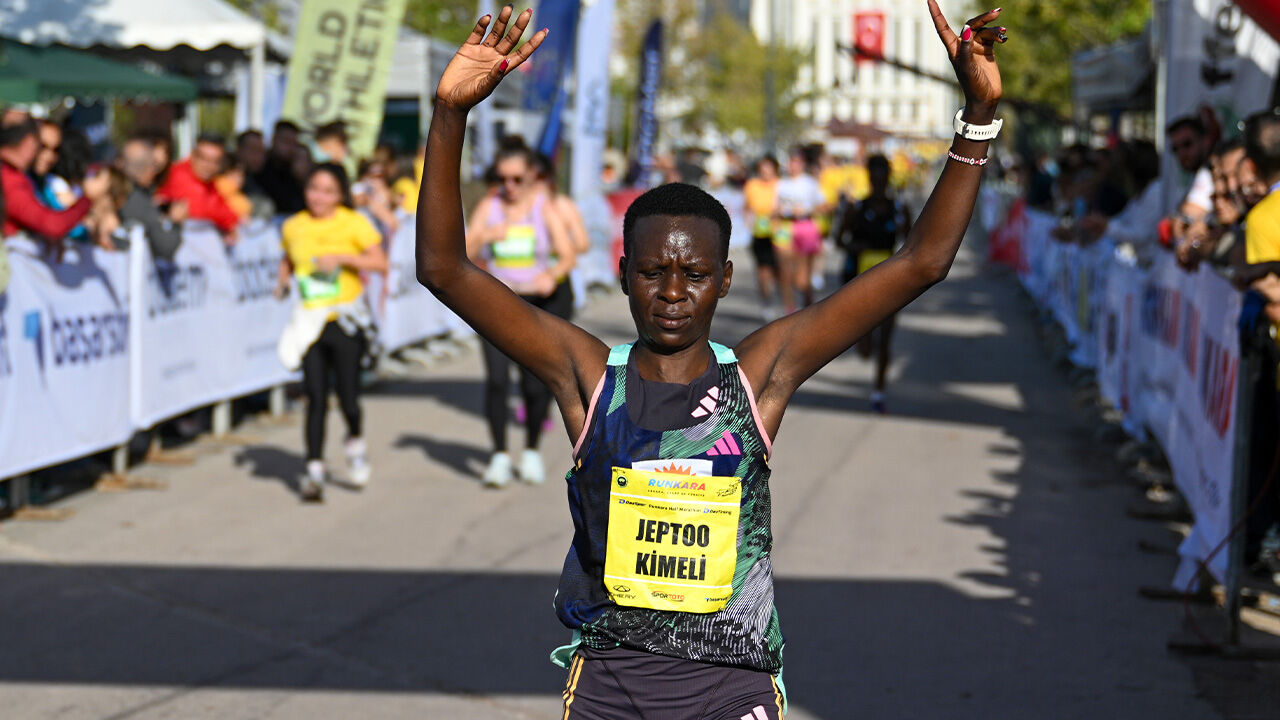 Ankara'da Runkara coşkusu! Maraton koşusuna binlerce sporcu katıldı, 46 ülke yarıştı - 3. Resim