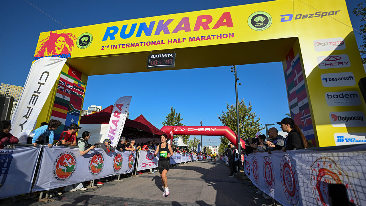 Ankara'da Runkara coşkusu! Maraton koşusuna binlerce sporcu katıldı, 46 ülke yarıştı - 8. Resim