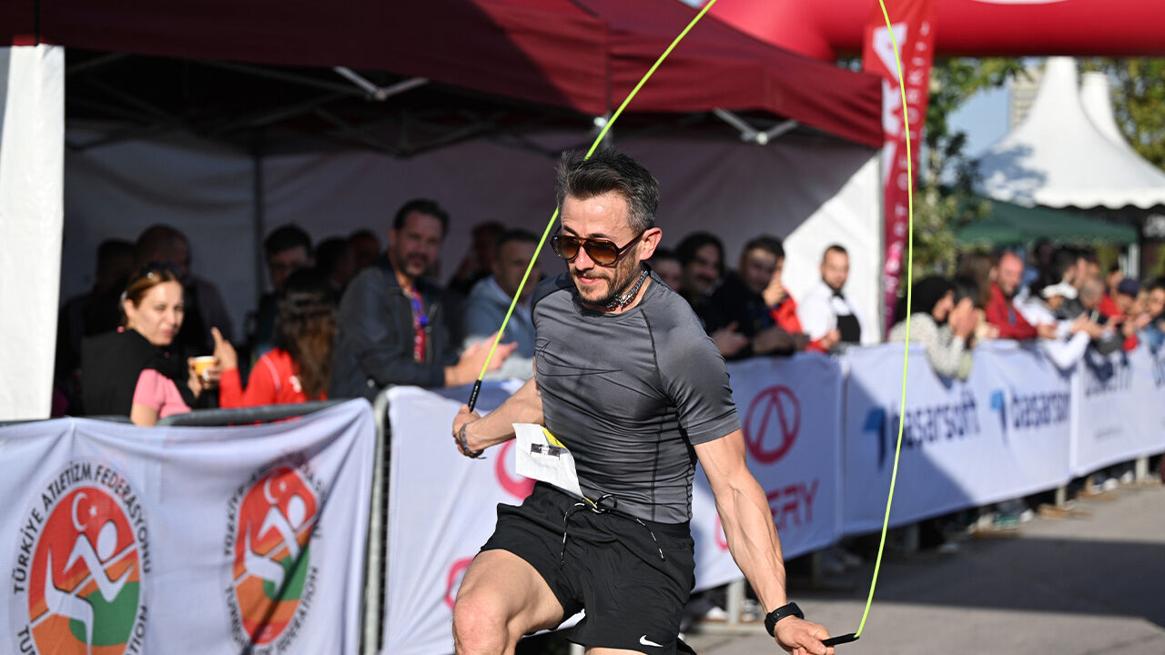 Ankara'da Runkara coşkusu! Maraton koşusuna binlerce sporcu katıldı, 46 ülke yarıştı - 7. Resim