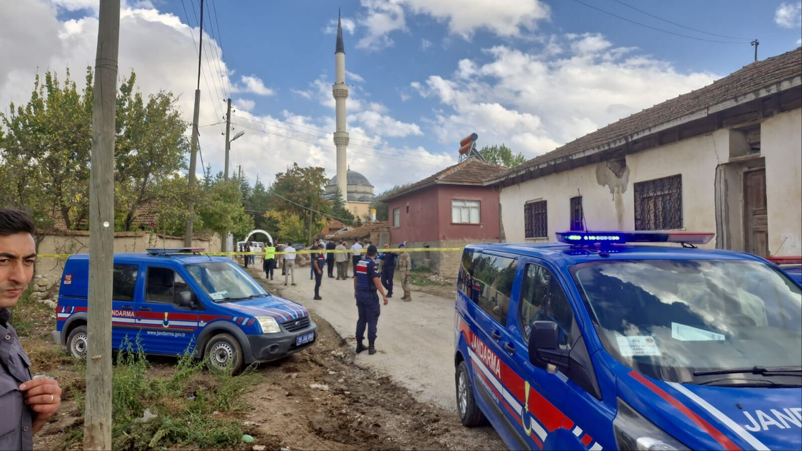 Çorum'da arazi dehşeti! Muhtar öldü, 1 kişi ağır yaralı - 1. Resim