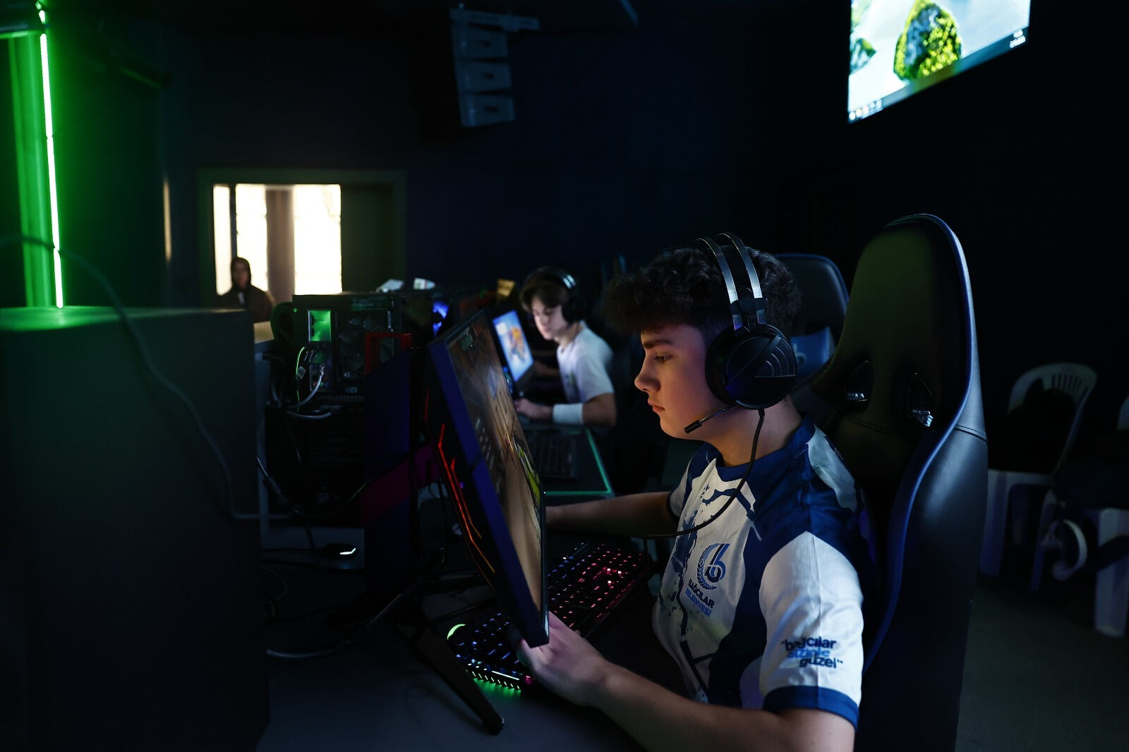 E-spor oyuncusu Emirhan, 23 milyon arasından 44’üncü oldu E-spor oyuncusu Emirhan, 23 milyon arasından 44’üncü oldu - 1. Resim