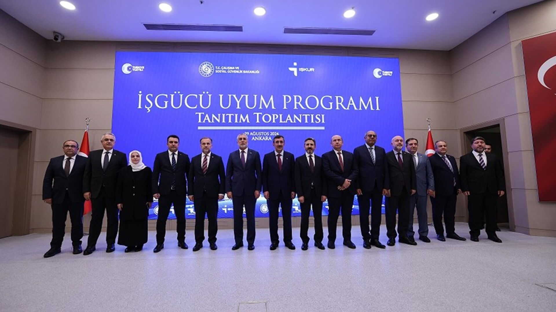 Ekim ayında yatması beklenen İUP maaşlarının 12 bin TL'ye çıkarılacağı belirtildi Ekim ayında yatması beklenen İUP maaşlarının 12 bin TL'ye çıkarılacağı belirtildi - 2. Resim