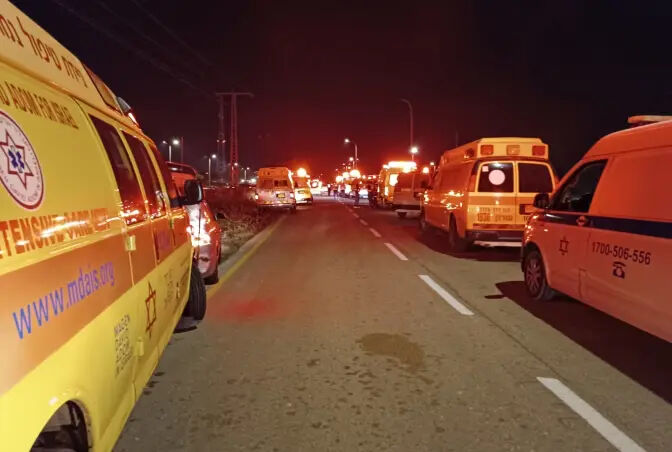 Hizbullah İsrail'de askeri üssü vurdu! Çok sayıda yaralı var - 2. Resim