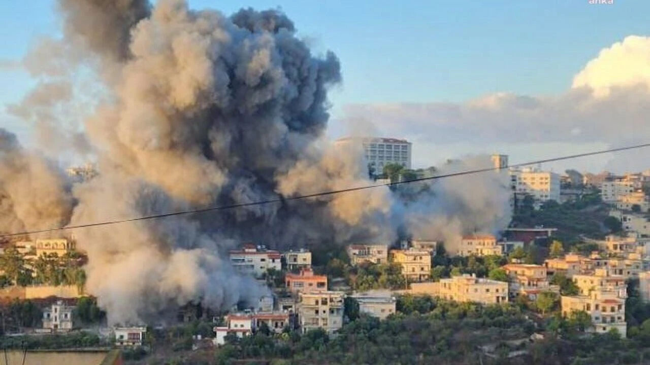 İsrail tarihi yapılara saldırmaya devam ediyor! Lübnan'da asırlık cami yerle bir oldu - 2. Resim