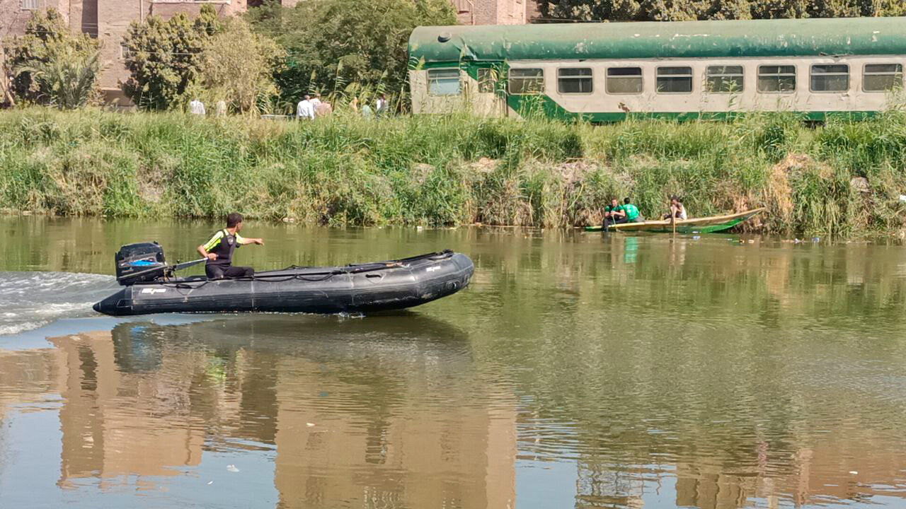 Mısır'da iki tren çarpıştı! Birinin vagonları kanalına düştü: Ölü ve yaralılar var - 3. Resim