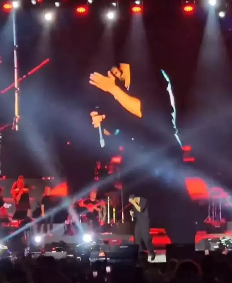 Murat Boz'a sahnede çirkin saldırı! Neye uğradığını şaşırdı - 3. Resim