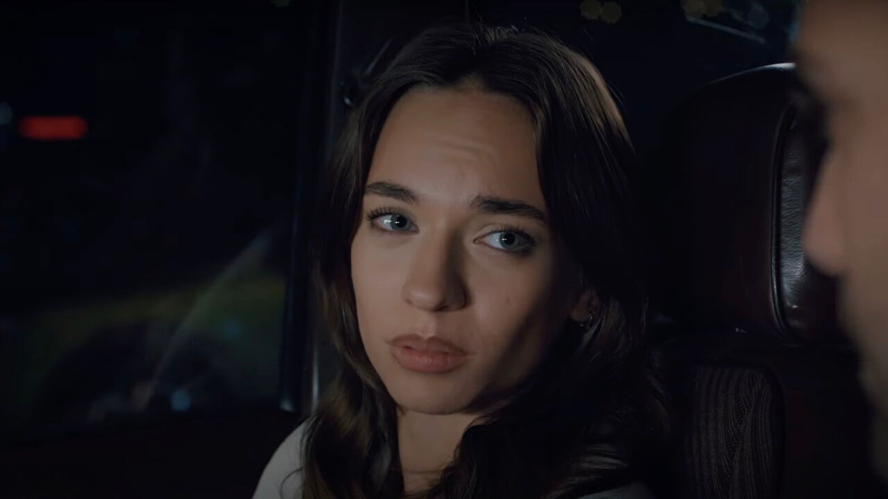 Oyuncu Eylül Tumbar İzmir Ekonomi Üniversitesinden mezun Oyuncu Eylül Tumbar İzmir Ekonomi Üniversitesinden mezun - 1. Resim