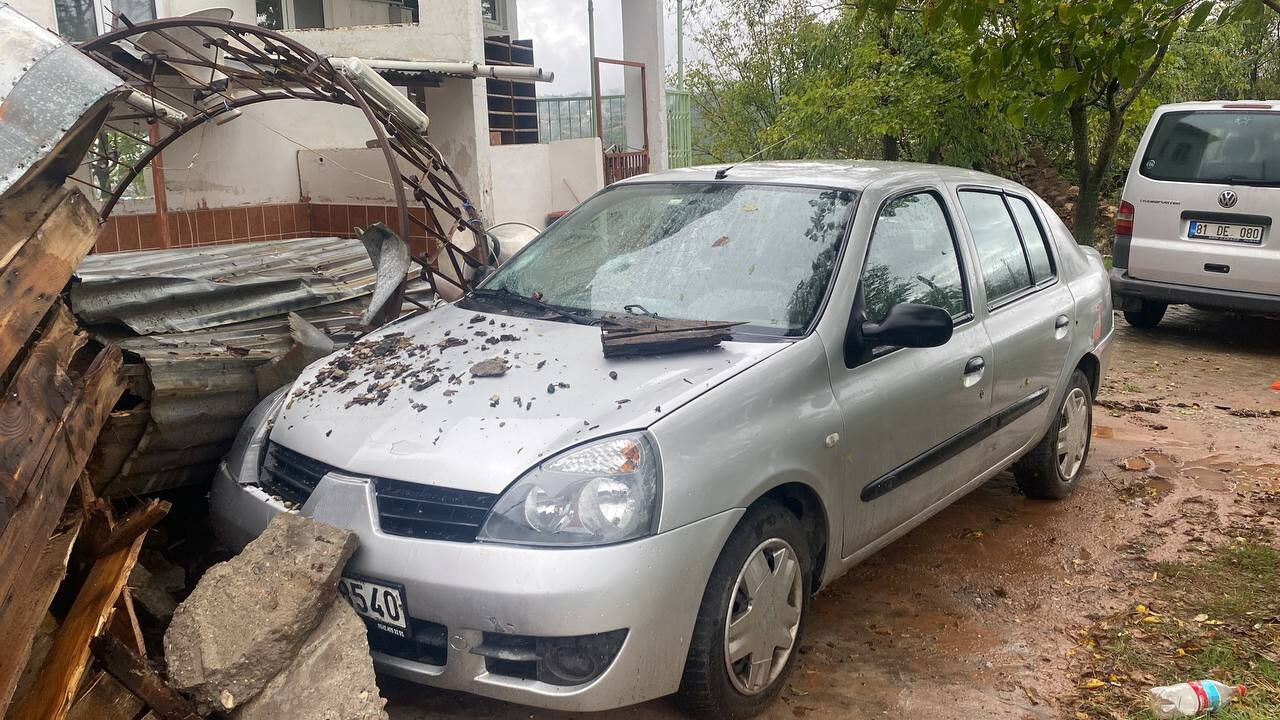 Şiddetli fırtına cami minaresini yıktı! - 1. Resim