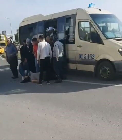 Avcılar'da dolmuş kazası! Seyir halinde kapı aniden açılınca yolcu yere çakıldı, şoför kaçtı - 2. Resim