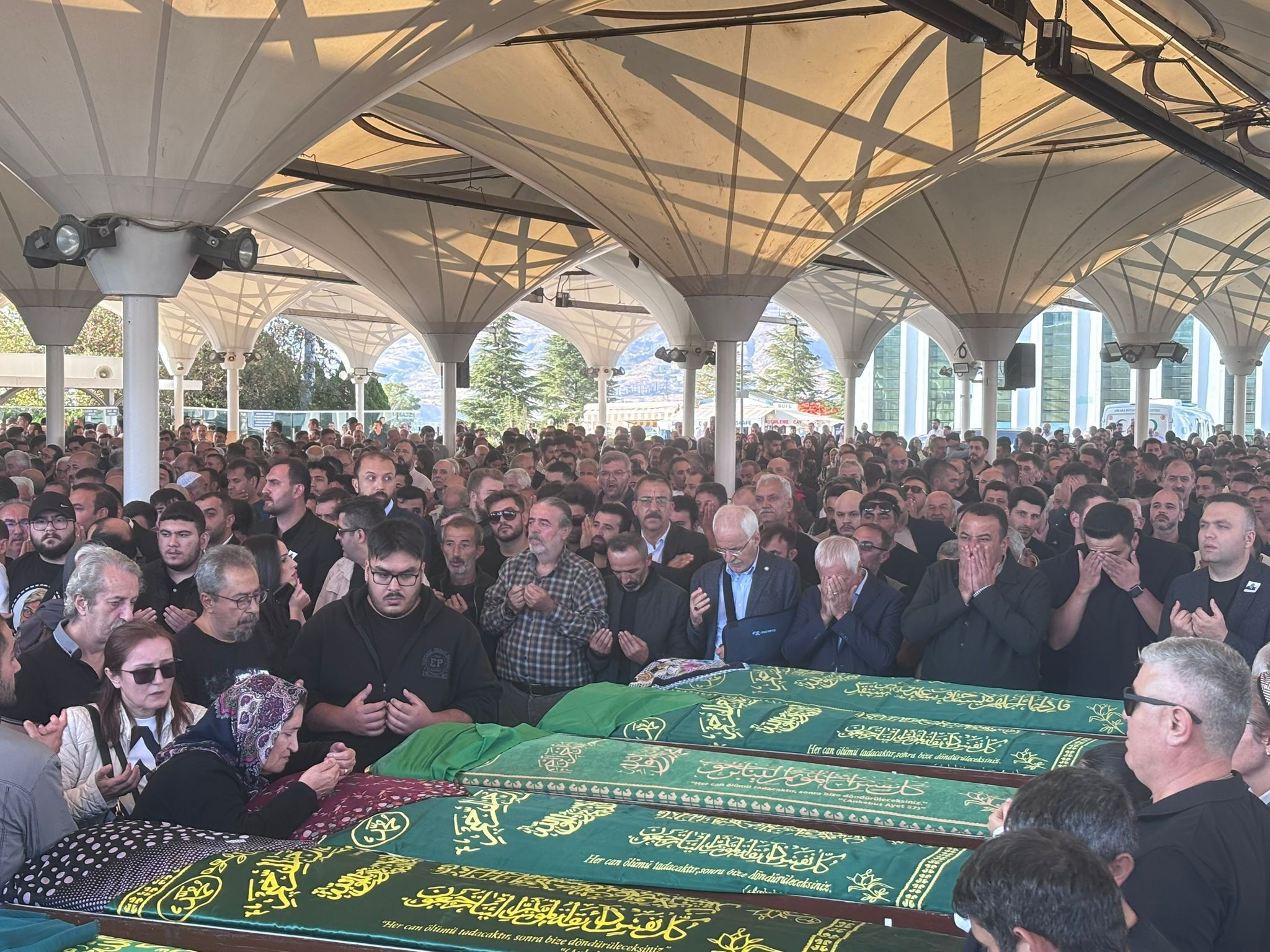 Betül Önderoğlu kimdir?  Betül Önderoğlu kimdir?  - 3. Resim