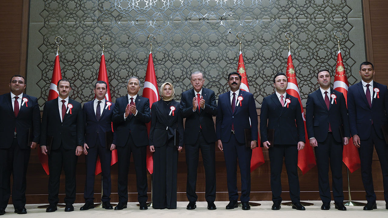 Cumhurbaşkanı Erdoğan'dan kaymakamlara önemli uyarı: Devlet milletin hizmetindedir Cumhurbaşkanı Erdoğan'dan kaymakamlara önemli uyarı: Devlet milletin hizmetindedir - 2. Resim
