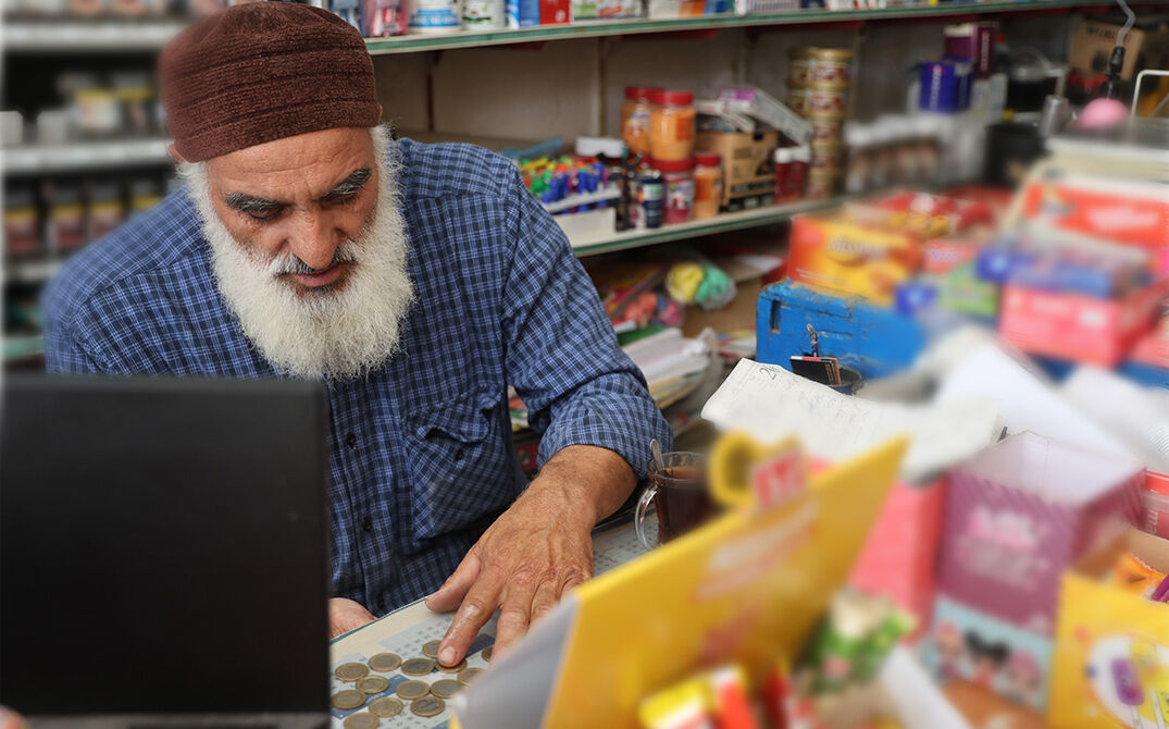 Dahi bakkal saniyeler içinde hesaplıyor! Konya'da 59 yaşındaki adam müşterilerini sayılarla şaşırttı Dahi bakkal saniyeler içinde hesaplıyor! Konya'da 59 yaşındaki adam müşterilerini sayılarla şaşırttı - 2. Resim