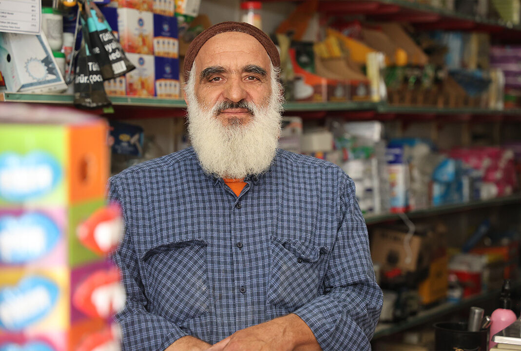 Dahi bakkal saniyeler içinde hesaplıyor! Konya'da 59 yaşındaki adam müşterilerini sayılarla şaşırttı Dahi bakkal saniyeler içinde hesaplıyor! Konya'da 59 yaşındaki adam müşterilerini sayılarla şaşırttı - 1. Resim