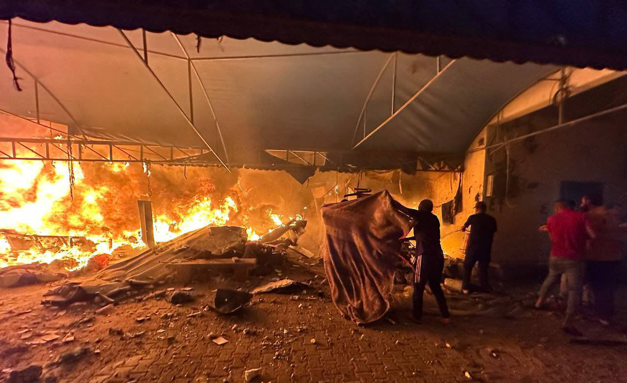 Gazze'de sivillerin kaldığı çadırlar bombalandı! Çok sayıda ölü ve yaralı var Gazze'de sivillerin kaldığı çadırlar bombalandı! Çok sayıda ölü ve yaralı var - 5. Resim