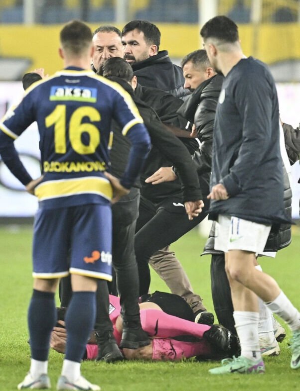 Halil Umut Meler'i yumruklayan Ankaragücü'nün eski başkanı Faruk Koca için istenen ceza açıklandı - 3. Resim