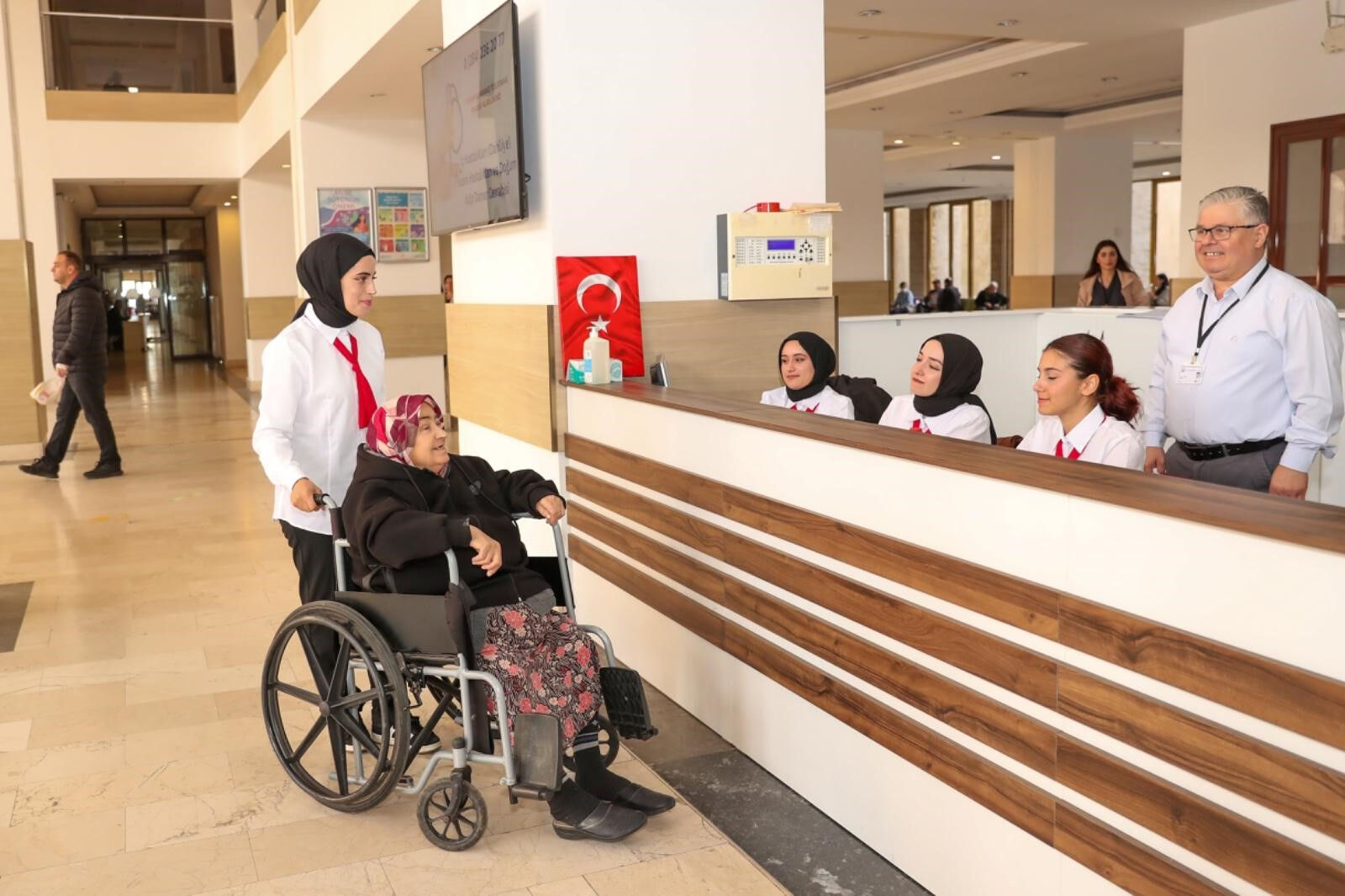 Hem oku hem çalış! Refakatçi öğrencilere maaş verilecek - 2. Resim