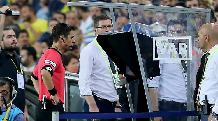 İşte Süper Lig'de VAR kararlarıyla en çok puan kazanan takımlar! 8 haftalık rapor ortaya çıktı - 3. Resim