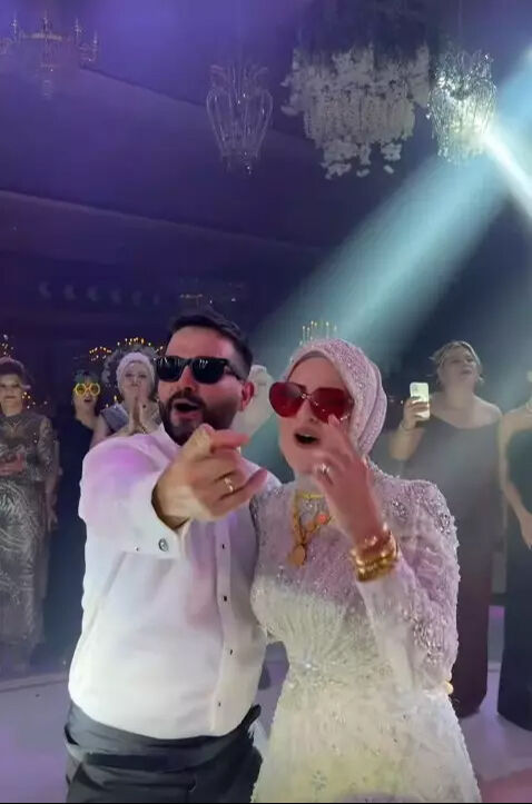 Nişan törenine servet harcayan Kadir Ezildi’yi arkadaşları rezil etti! - 6. Resim