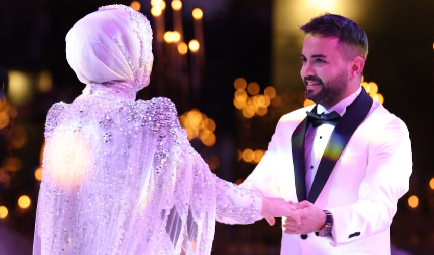 Nişan törenine servet harcayan Kadir Ezildi’yi arkadaşları rezil etti! - 4. Resim