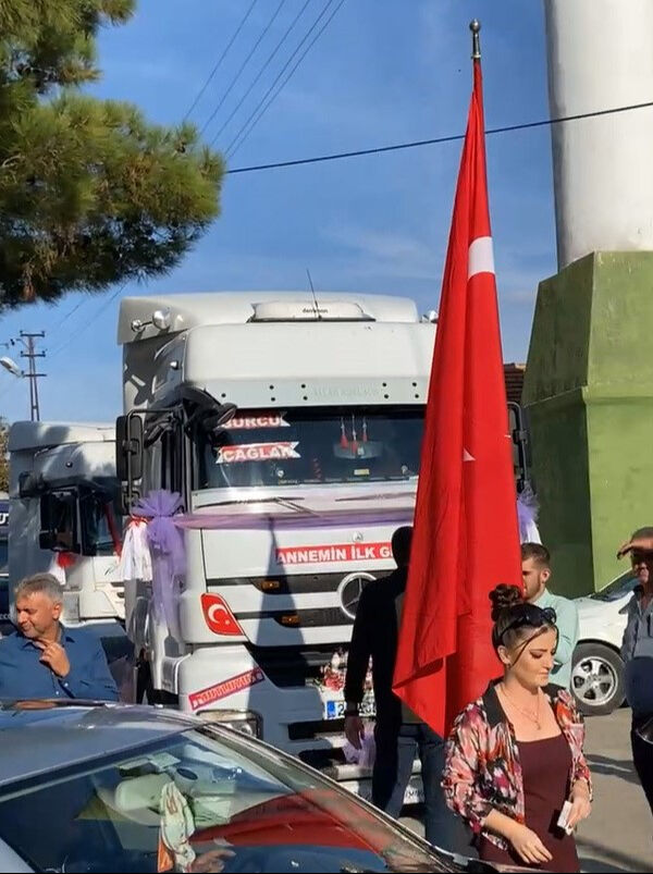 Sürprizin böylesi görülmedi! Gelin almaya tırla gitti - 1. Resim