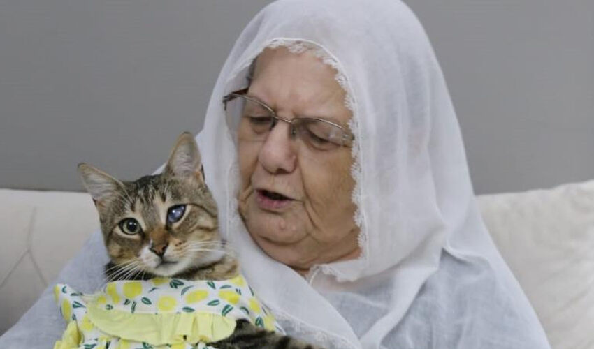 Torunlarının çektiği videolarla 82 yaşında fenomen oldu! Bu kadarını kendisi bile beklemiyordu - 2. Resim