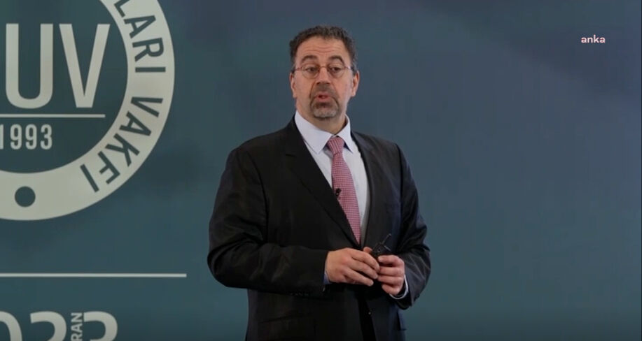 Türkiye'de Nobel alan 3. kişi Daron Acemeoğlu 2005'te John Bates Clark Madalyası da kazandı Türkiye'de Nobel alan 3. kişi Daron Acemeoğlu 2005'te John Bates Clark Madalyası da kazandı - 1. Resim